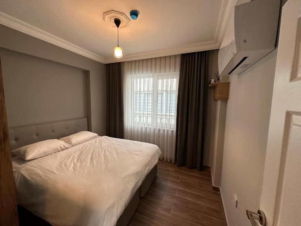 Pomruj Lara * Antalya