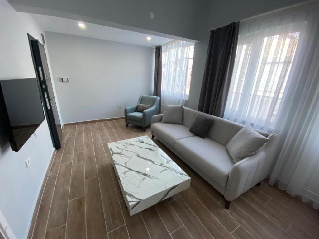 Pomruj Lara Daire Antalya
